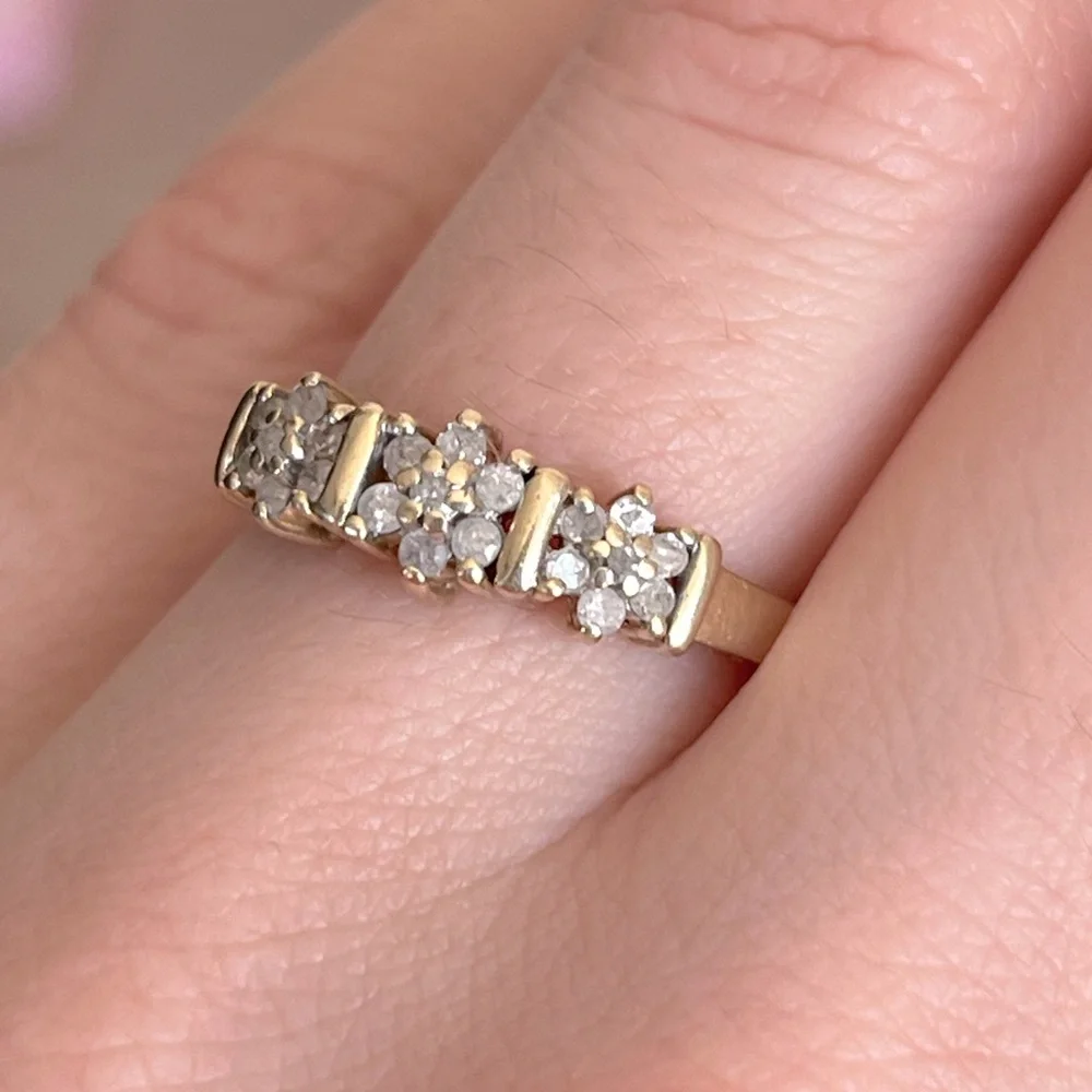 Vintage Solid 10k Natural Mined Diamond Flower Ring - Picture 3 of 8